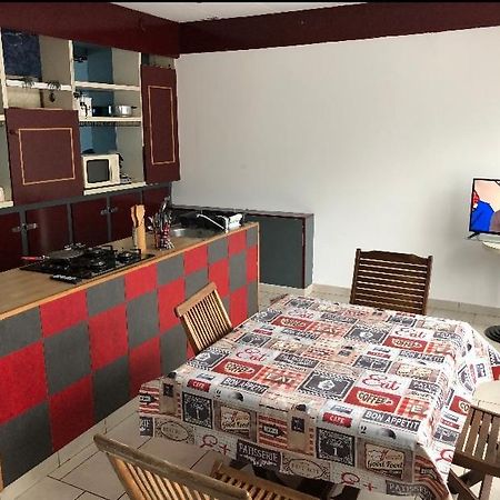 Le Studio De Tom Hirson Dış mekan fotoğraf
